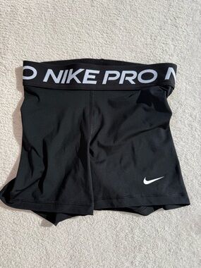 BNWT Nike Pro Women’s Training Shorts